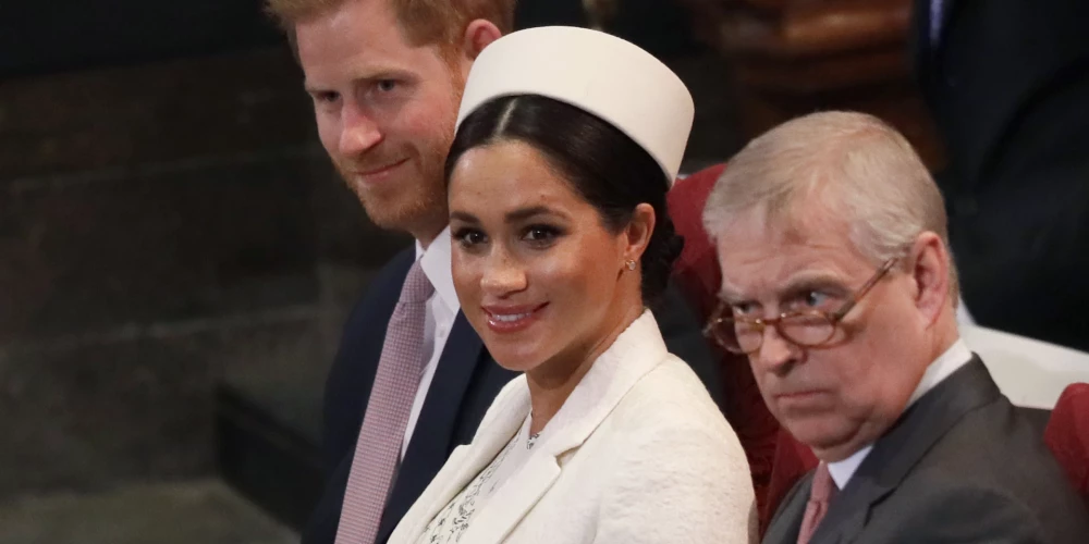 Princis Harijs, Megana Mārkla un princis Endrū 2019. gadā dievkalpojuma laikā Vestminsteras abatijā Londonā.