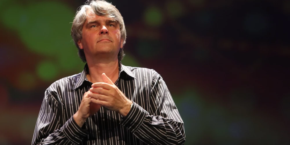 Айнару Миелавсу до сих пор приходится оправдываться за свое выступление 15-летней давности.