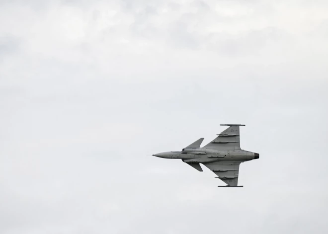 Zelenskis: Ukraina vēlas iegūt 150 zviedru “Gripen E” lidmašīnu