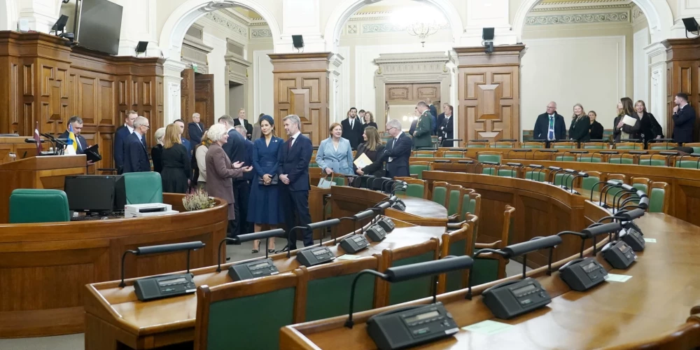 Депутаты готовятся урезать расходы и пересматривать приоритеты.