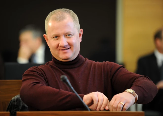 Rīgā tiesas zālē apcietināts Krievijas atbalstītājs Igors Kuzmuks, ziņo krievu aktīvisti