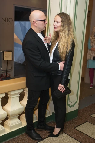 Aktrise un režisors, kurus šķir 20 gadu starpība, ir kopā jau vairāk nekā astoņus gadus.