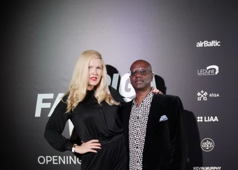 Ella ar Neitenu apmeklēja Rīgas modes nedēļas atklāšanas īpašo modes skati, kas bija veltīta latviešu kino.