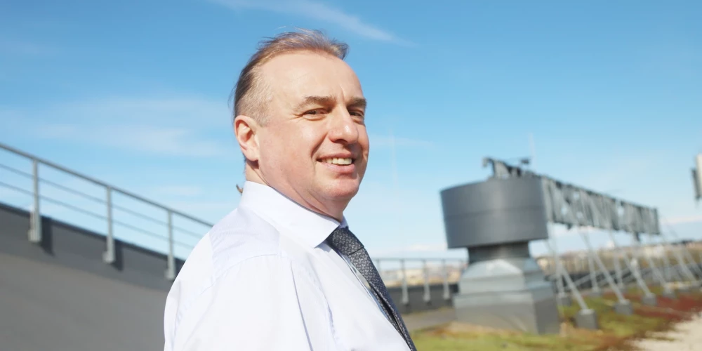 Profesors Andrejs Ērglis ir viens no ievērojamākajiem Latvijas ārstiem un pasaulē pazīstams sirds un asinsvadu slimību speciālists. Viņš ir LU Medicīnas un dzīvības zinātņu fakultātes profesors, Latvijas Zinātņu akadēmijas īstenais loceklis un Triju Zvaigžņu ordeņa virsnieks, kā arī vadošais pētnieks LU Kardioloģijas un reģeneratīvās medicīnas institūtā.