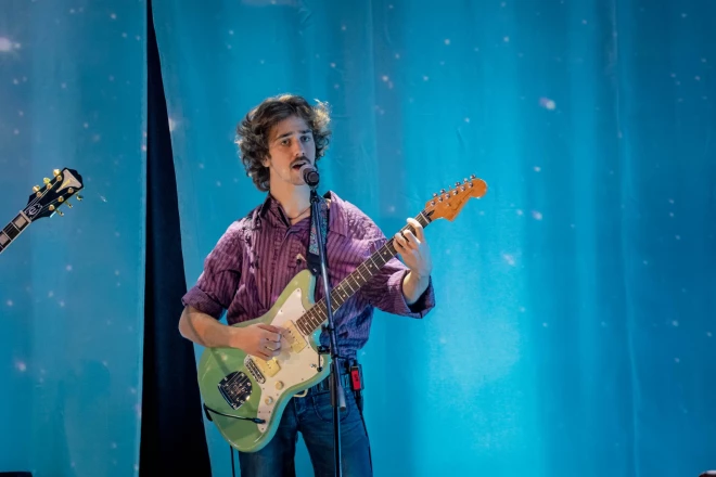 Dāvids Kalniņš – atbilstošs 70. gadu hipija laikmeta garam.