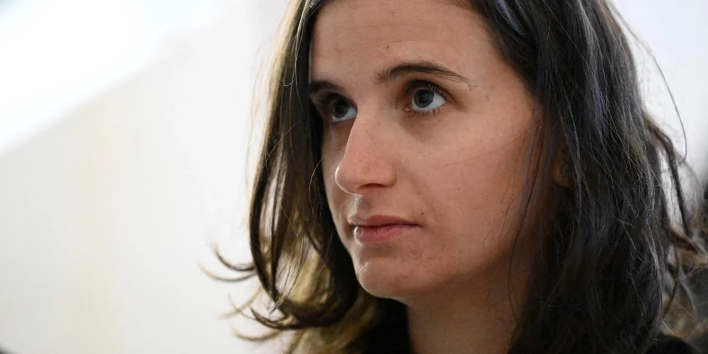 Žilija Simona Albērvilas tiesas ēkā