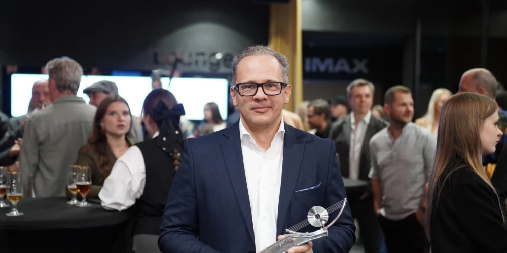 “Pēdējā uzstāšanās man bija 2013. gadā!” sastapts kinoteātrī, kur notika "Zelta mikrofona" laureātu salidojums, atcerējās Jānis Rībens. Jā, jā! Tas pats Jānis no grupas "re:public", kas bija tik populāra pirms 15 gadiem.