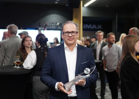 “Pēdējā uzstāšanās man bija 2013. gadā!” sastapts kinoteātrī, kur notika "Zelta mikrofona" laureātu salidojums, atcerējās Jānis Rībens. Jā, jā! Tas pats Jānis no grupas "re:public", kas bija tik populāra pirms 15 gadiem.