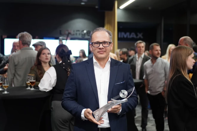 “Pēdējā uzstāšanās man bija 2013. gadā!” sastapts kinoteātrī, kur notika "Zelta mikrofona" laureātu salidojums, atcerējās Jānis Rībens. Jā, jā! Tas pats Jānis no grupas "re:public", kas bija tik populāra pirms 15 gadiem.