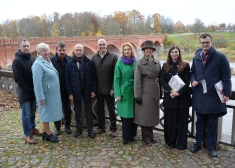 Likumu Kuldīgas vecpilsētas aizsardzībai sola pieņemt līdz janvārim. Saeimas komisija ieradusies apskatīt vecpilsētu
