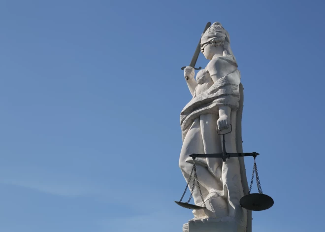 "World Justice Project": divās trešdaļās ES valstu pasliktinājies tiesiskums. Latvijā visbēdīgākais stāvoklis Baltijas valstīs