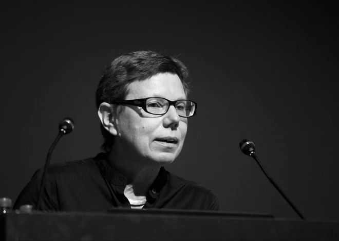 Mūžībā devusies Latvijas Universitātes Humanitāro zinātņu fakultātes Anglistikas nodaļas asociētā profesore Vita Kalnbērziņa