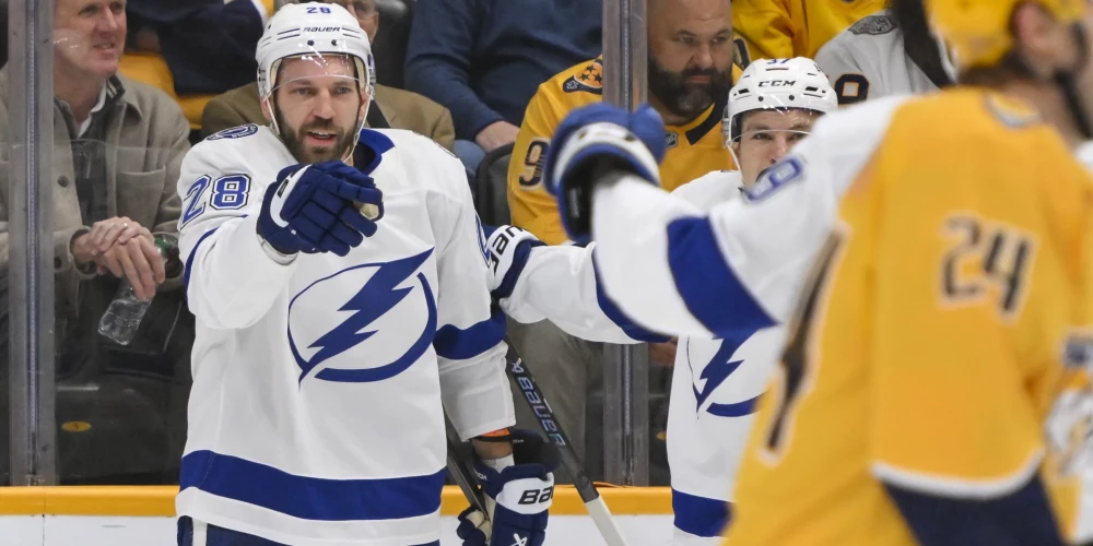 Latvijas uzbrucējs Zemgus Girgensons gūst divus vārtus "Lightning" uzvarā pār "Predators". 