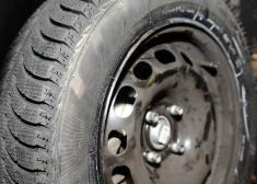 Aicina nekavēties ar riepu nomaiņu