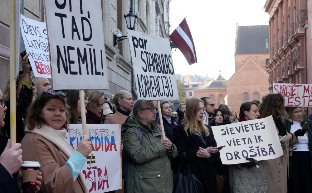 Pie Saeimas protestēs pret Latvijas izstāšanos no Stambulas konvencijas