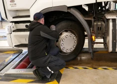 Дороги Латвии превращаются в ловушку. Не ждите декабря - ставьте зимние шины уже сейчас