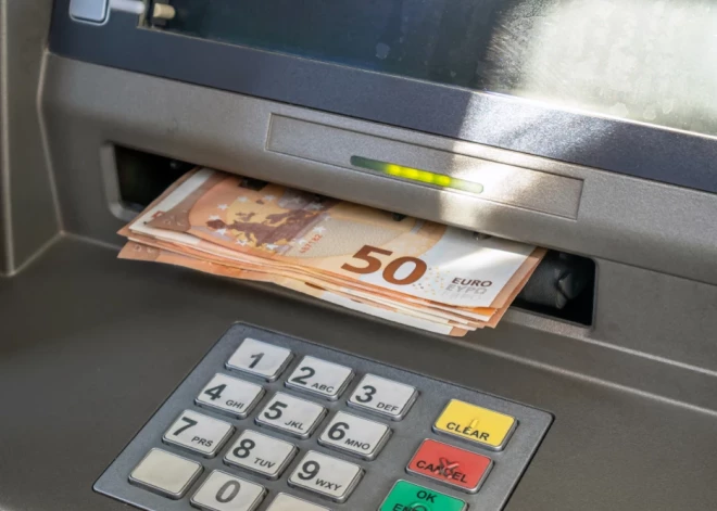 Кто забыл деньги в банкомате Елгавы? Добрый человек не промолчал о случившемся