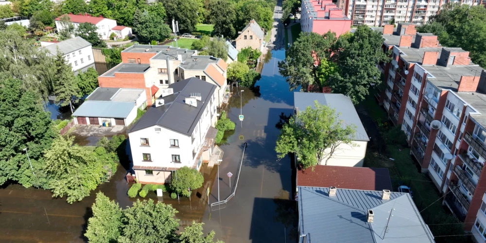 2024. gadā 29. jūlija lietavu sekas Mātera ielā Jelgavā.