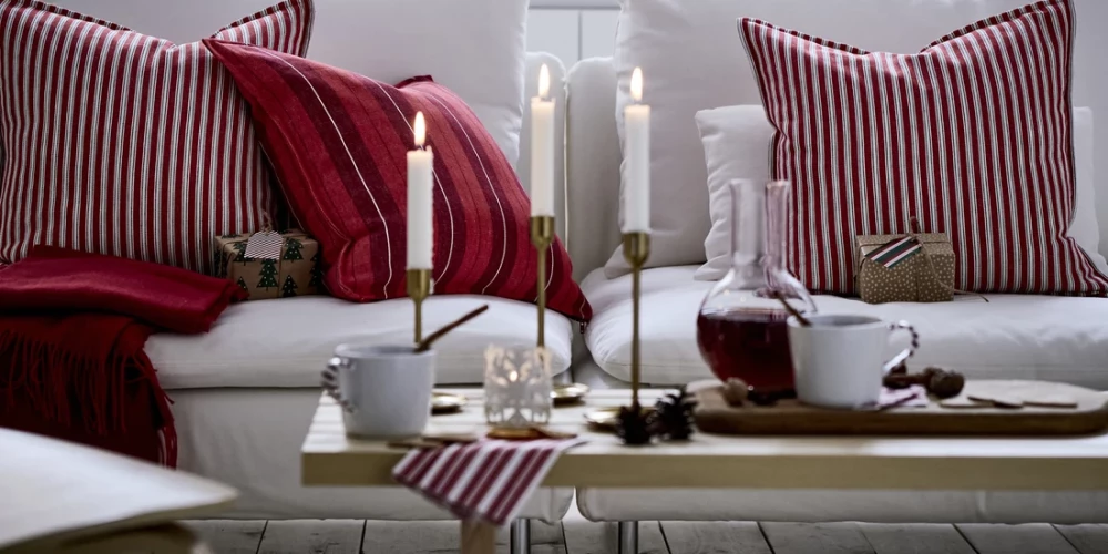 Когда за окном темнеет, Латвия зажигает свечи.