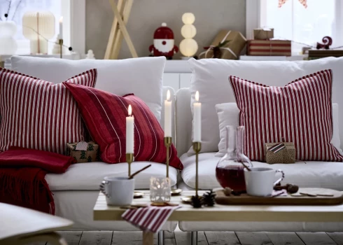 Когда за окном темнеет, Латвия зажигает свечи.