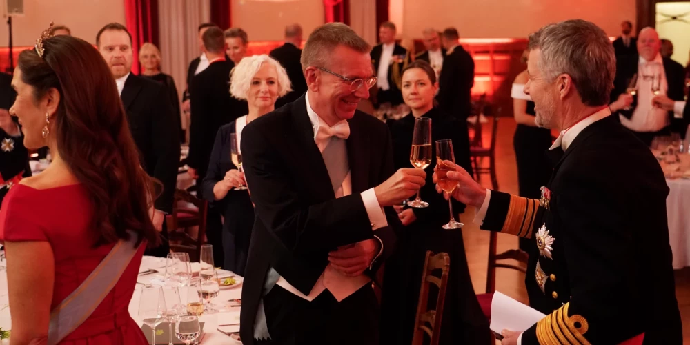 28 октября в Рижском замке состоялся государственный ужин, организованный президентом Латвии Эдгаром Ринкевичем в честь государственного визита короля Дании Фредерика X и королевы Мэри. 