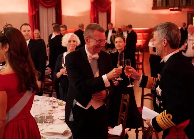 28 октября в Рижском замке состоялся государственный ужин, организованный президентом Латвии Эдгаром Ринкевичем в честь государственного визита короля Дании Фредерика X и королевы Мэри.