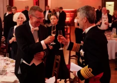 ФОТО: королевский этикет, избранная публика и тосты с шампанским - в Рижском замке с размахом отметили визит короля Дании