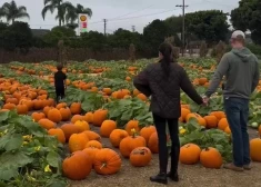 Megana Mārkla un princis Harijs pirmo reizi trīs gadu laikā parāda savu bērnu sejas