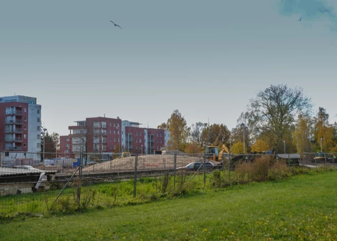 Zolitūdes traģēdijas vietā rit piemiņas vietas būvniecības darbi.