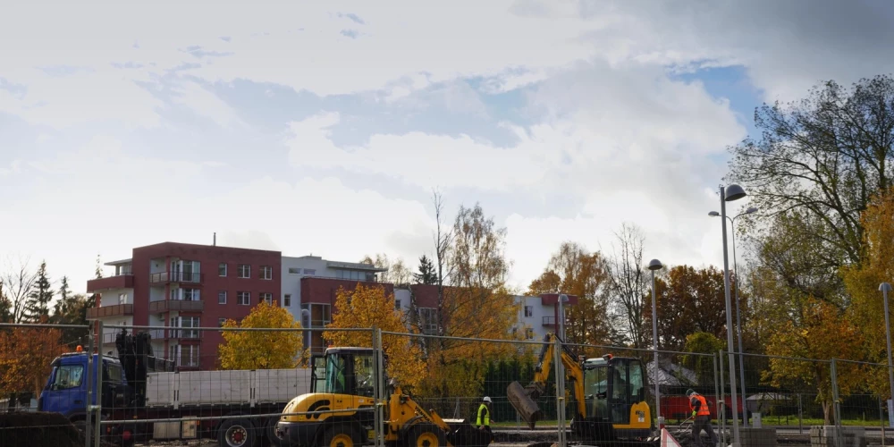 Zolitūdes traģēdijas vietā rit piemiņas vietas būvniecības darbi.