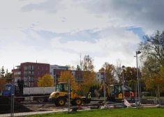 FOTO: Zolitūdes traģēdijas vietā rit piemiņas vietas būvniecības darbi