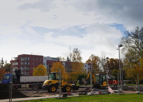 Zolitūdes traģēdijas vietā rit piemiņas vietas būvniecības darbi.