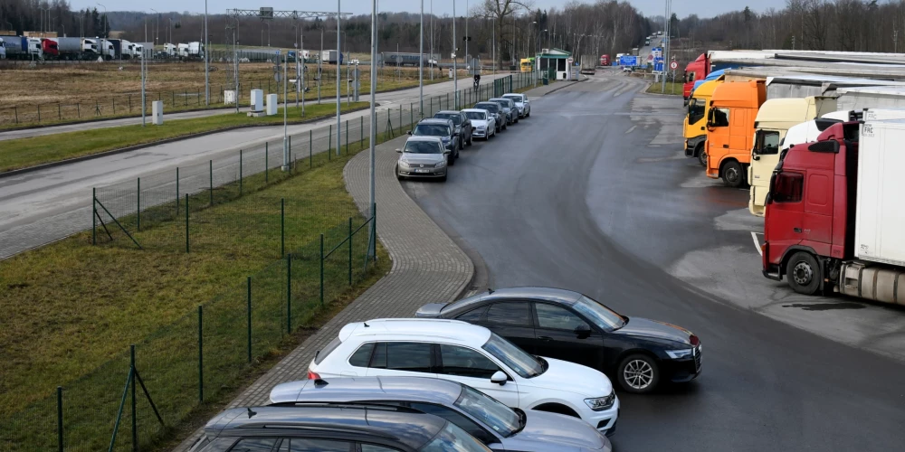 КПП "Патарниеки" пока работает.