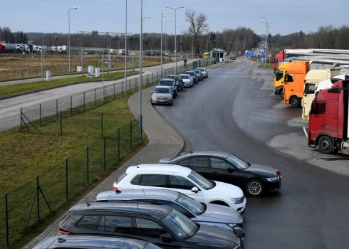 КПП "Патарниеки" пока работает.