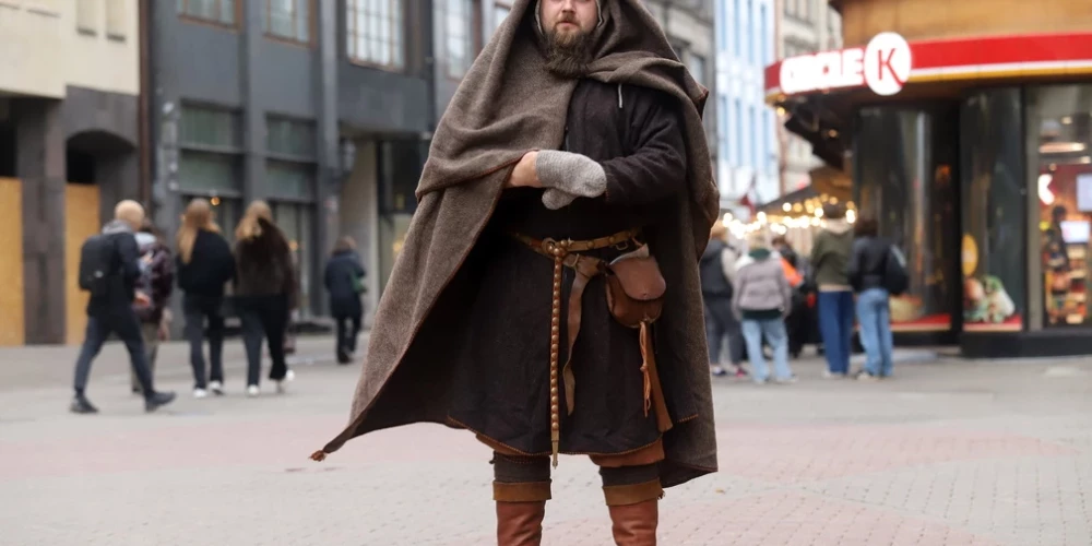 Dzīvās vēstures entuziasts un viduslaiku vēstures rekonstrukcijas kluba "Rodenpoys" aktīvists Uģis Urtāns.