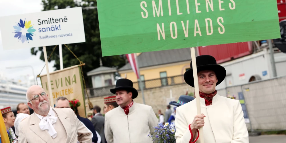 XXVII Vispārējo latviešu Dziesmu un XVII Deju svētku dalībnieki. 