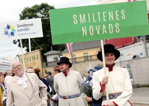 XXVII Vispārējo latviešu Dziesmu un XVII Deju svētku dalībnieki.