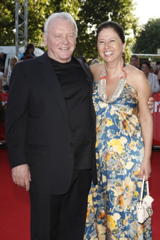 Entonijs Hopkinss ar sievu Stellu 2008. gadā.