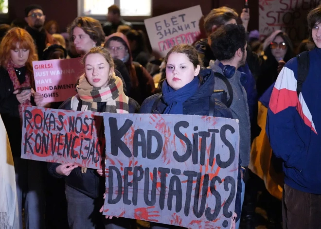 Ap 5000 cilvēku pie Saeimas protestē pret izstāšanos no Stambulas konvencijas.