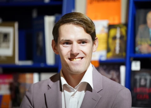 Iepriekš Reinis Lācis strādāja Latvijas klubā "Rīgas zeļļi" par ģenerālmenedžera asistentu.