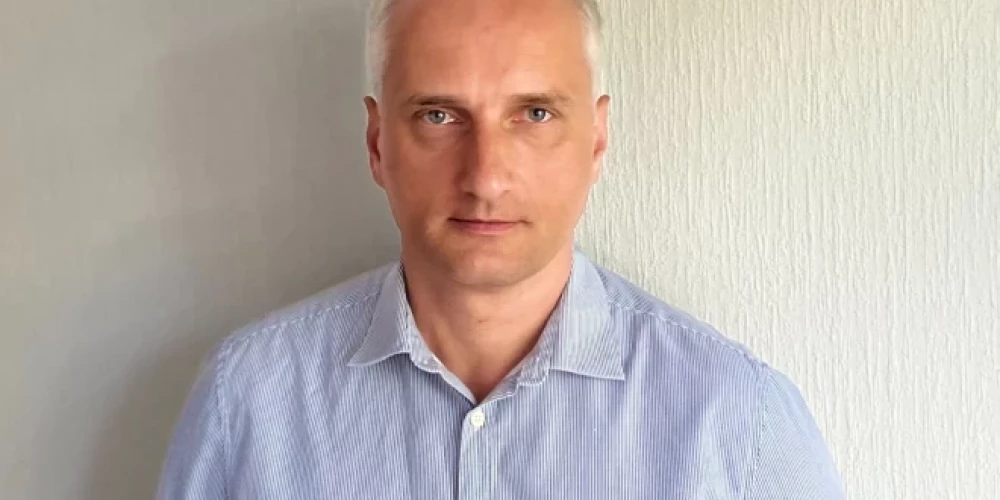 Publiskajā telpā izskanējušas ziņas, ka pēc Māra Zāģera stāšanās amatā skolu pametuši aptuveni 20 skolotāji, kuri nebija apmierināti ar vadības stilu.