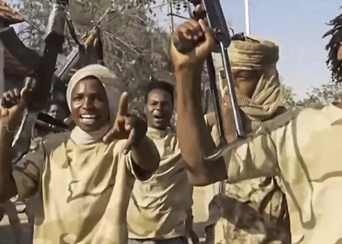 Kopš 2023. gada aprīļa Austrumāfrikas valstī notiek asiņaina cīņa par varu starp "de facto" valdnieku Abdelfatahu al Burhanu un viņa bijušo vietnieku Mohammedu Hamdanu Daglo, kas vada RSF.