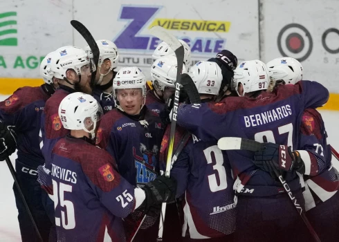 Turnīra tabulas līdere ar 23 punktiem 13 spēlēs ir "Zemgale"/LBTU.