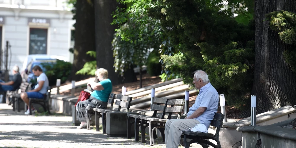 Latvijā vispārējās valdības parāds uz vienu iedzīvotāju ir 10 600 eiro.