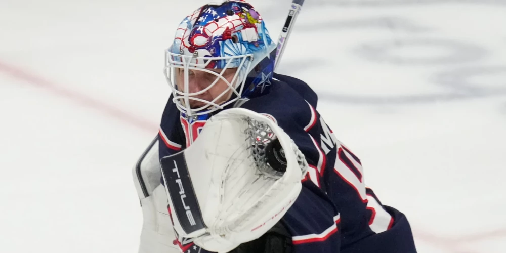 Merzļikins atvaira 33 metienus "Blue Jackets" uzvarā pār "Maple Leafs".