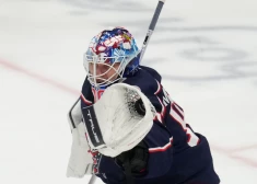 Elvis Merzļikins atvaira 35 metienus un veicina "Blue Jackets" uzvaru pār "Maple Leafs"