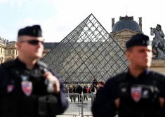 Luvras muzeja zādzība: Francijas policija aizturējusi piecus cilvēkus, tostarp galveno aizdomās turamo