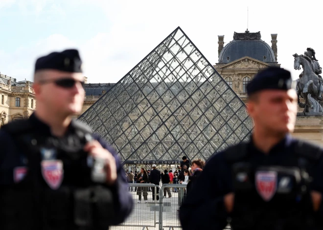 Luvras muzeja zādzība: Francijas policija aizturējusi piecus cilvēkus, tostarp galveno aizdomās turamo