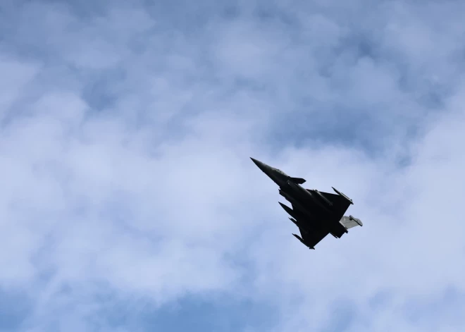 Polija paceļ gaisā iznīcinātājus pēc Krievijas masīvā uzbrukuma Ukrainai