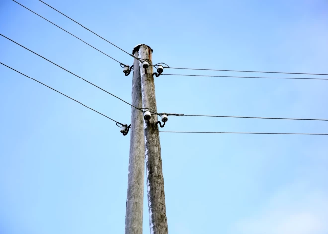 Daugavpilī vīrietis izveidojis nelikumīgu pieslēgumu elektrotīkliem, lai izvairītos no maksas par elektrību 